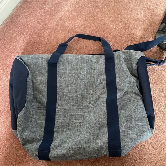 Hollister Duffle Bag - Picture 4 of 7